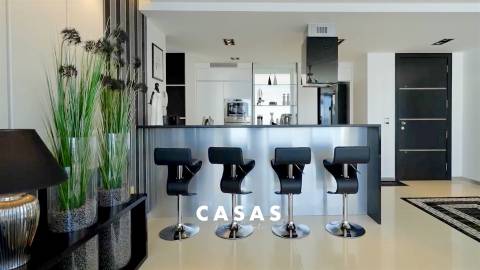 Luxuosa Villa T4 com Piscina + Apartamento T1 - Arco da Calheta