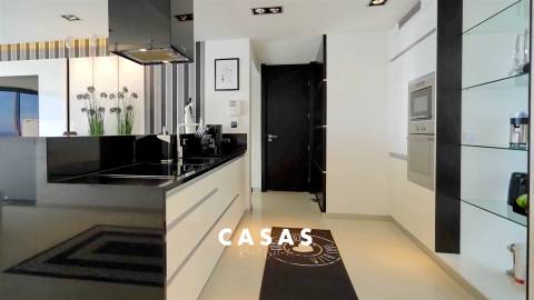 Luxuosa Villa T4 com Piscina + Apartamento T1 - Arco da Calheta