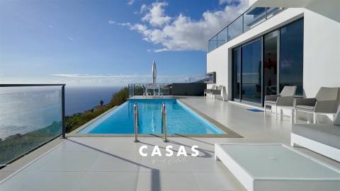 Luxuosa Villa T4 com Piscina + Apartamento T1 - Arco da Calheta