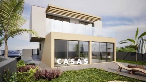 Lote de terreno com 870m2 e com projeto aprovado para construção de duas moradias na Ponta Do Pargo