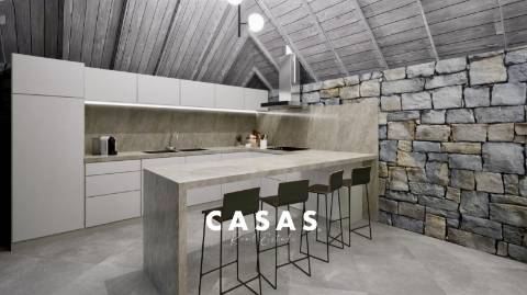 Lote de terreno com 870m2 e com projeto aprovado para construção de duas moradias na Ponta Do Pargo