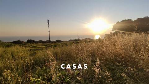 Lote de terreno com 870m2 e com projeto aprovado para construção de duas moradias na Ponta Do Pargo