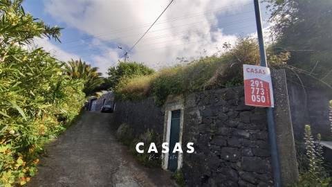 Moradia tradicional Madeirense num Lote de Terreno urbano com 830 m2