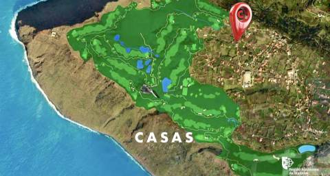 Moradia e 2 palheiros para recuperar nos límites dos terrenos do campo de Golfe da Ponta do Pargo.