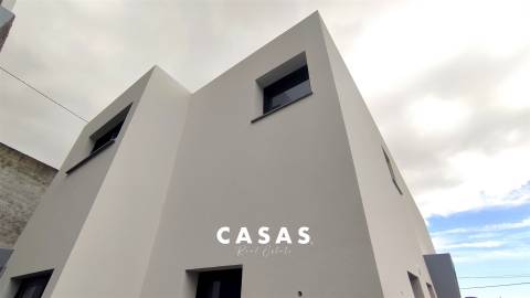 Moradia Geminada T3 Venda em Santo António,Funchal