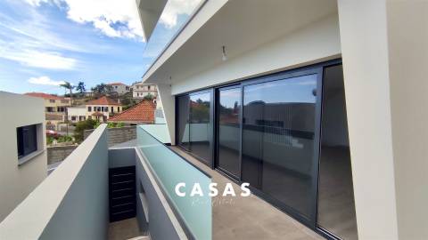 Moradia Geminada T3 Venda em Santo António,Funchal