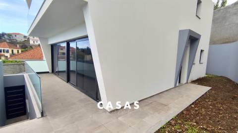 Moradia Geminada T3 Venda em Santo António,Funchal