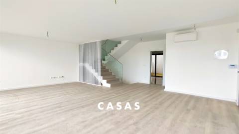 Moradia Geminada T3 Venda em Santo António,Funchal