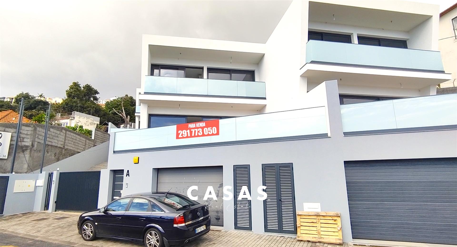 Moradia Geminada T3 Venda em Santo António,Funchal