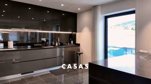 Apartamento T2 com terraço privado em Novo Empreendimento no Funchal