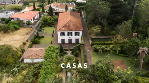 Quinta do Esmeraldo – Um Tesouro Histórico à Venda no Coração do Funchal