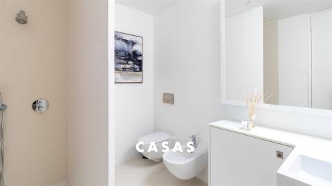 Moradia Geminada de LUXO - MOBILADA com JACUZZY | São Martinho, Funchal