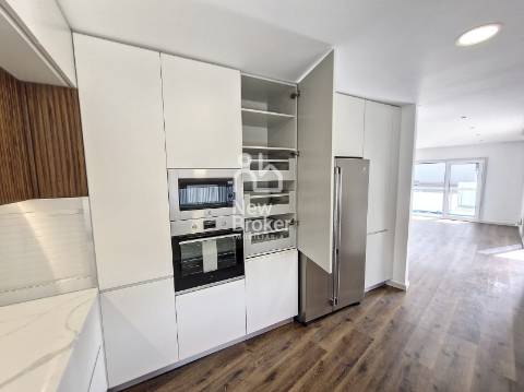 Moradia T4+1 com Piscina em Cascais. Nova construção. Localização privilegiada em zona residencial