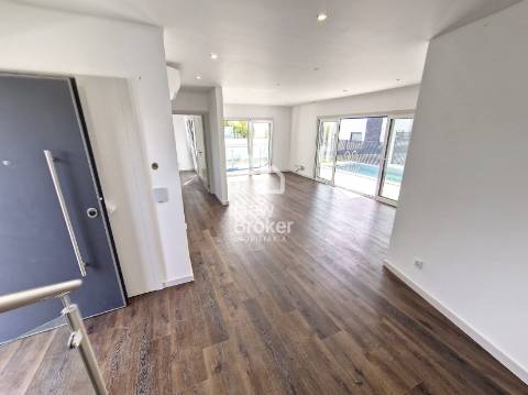 Moradia T4+1 com Piscina em Cascais. Nova construção. Localização privilegiada em zona residencial