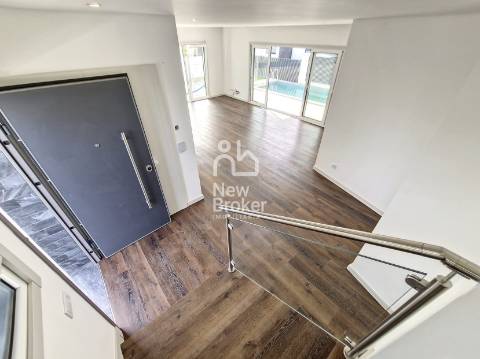 Moradia T4+1 com Piscina em Cascais. Nova construção. Localização privilegiada em zona residencial