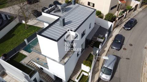 Moradia T4+1 com Piscina em Cascais. Nova construção. Localização privilegiada em zona residencial