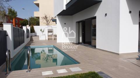 Moradia T4+1 com Piscina em Cascais. Nova construção. Localização privilegiada em zona residencial