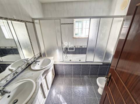 Moradia T4+1, com Piscina , Vista para o Mar e Serra