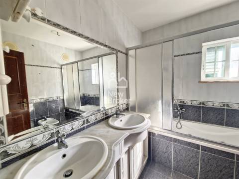 Moradia T4+1, com Piscina , Vista para o Mar e Serra