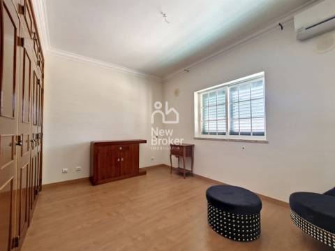 Moradia T4+1, com Piscina , Vista para o Mar e Serra