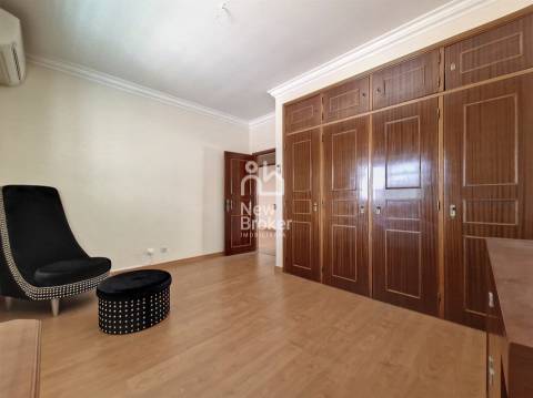 Moradia T4+1, com Piscina , Vista para o Mar e Serra