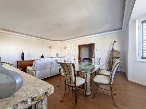 Moradia T4+1, com Piscina , Vista para o Mar e Serra