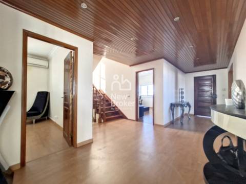 Moradia T4+1, com Piscina , Vista para o Mar e Serra