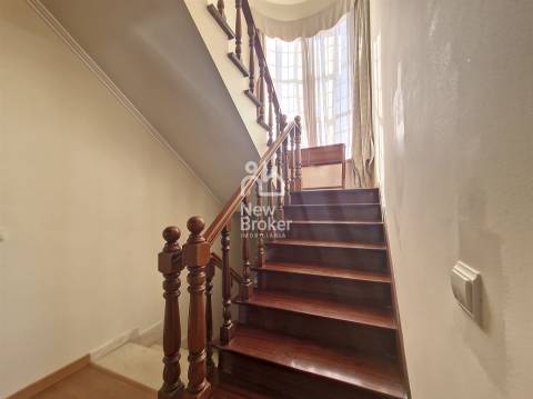 Moradia T4+1, com Piscina , Vista para o Mar e Serra