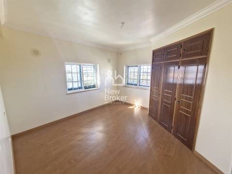 Moradia T4+1, com Piscina , Vista para o Mar e Serra