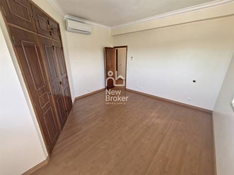 Moradia T4+1, com Piscina , Vista para o Mar e Serra