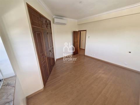 Moradia T4+1, com Piscina , Vista para o Mar e Serra