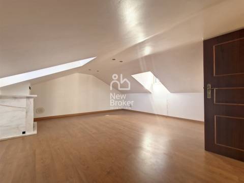 Moradia T4+1, com Piscina , Vista para o Mar e Serra