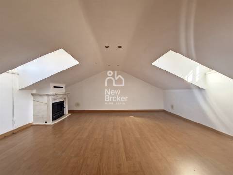 Moradia T4+1, com Piscina , Vista para o Mar e Serra