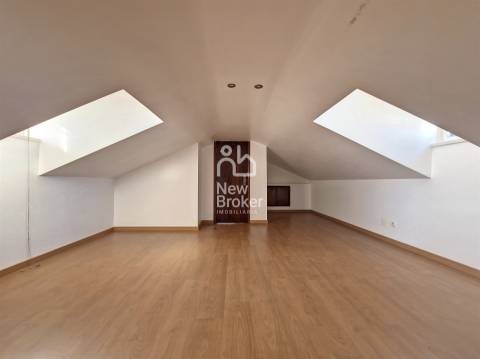 Moradia T4+1, com Piscina , Vista para o Mar e Serra