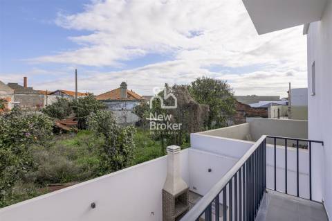 Moradia T3, nova, vista rio no Montijo – com isenção de IMT.