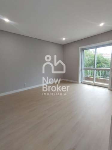 Apartamento T4 para venda em Maximinos, Braga, com garagem.