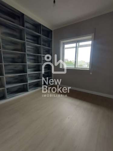 Apartamento T4 para venda em Maximinos, Braga, com garagem.