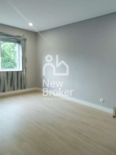 Apartamento T4 para venda em Maximinos, Braga, com garagem.