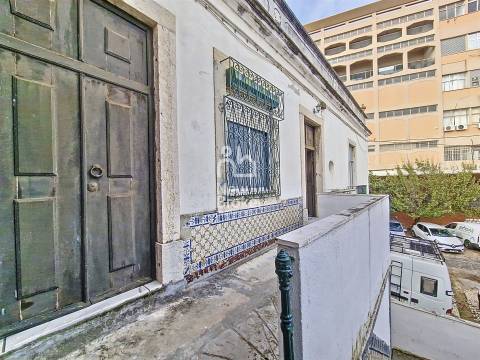 Moradia para Restaurar T7 Venda em Marvila,Lisboa