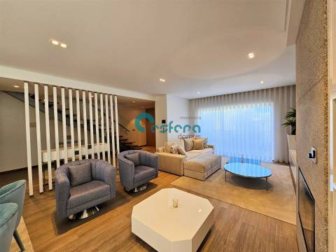 Moradia Geminada T4, Mobilada, Aveiro, Santa Maria da Feira, Lobão