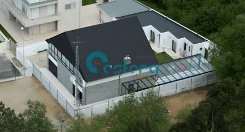 Moradia T5 com Piscina Coberta e Apartamento Independente em Aveleda, Vila do Conde