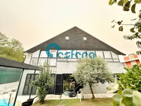 Moradia T5 com Piscina Coberta e Apartamento Independente em Aveleda, Vila do Conde