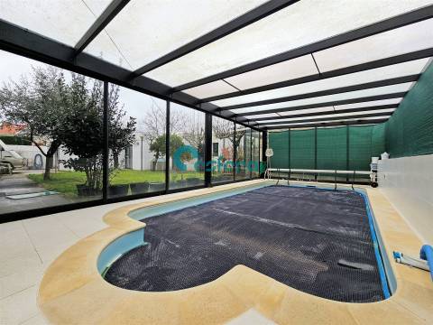 Moradia T5 com Piscina Coberta e Apartamento Independente em Aveleda, Vila do Conde