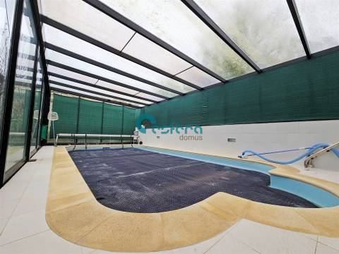 Moradia T5 com Piscina Coberta e Apartamento Independente em Aveleda, Vila do Conde