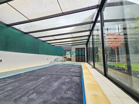 Moradia T5 com Piscina Coberta e Apartamento Independente em Aveleda, Vila do Conde