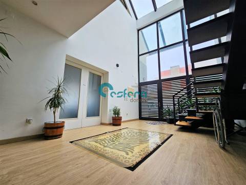 Moradia T5 com Piscina Coberta e Apartamento Independente em Aveleda, Vila do Conde