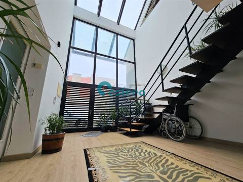 Moradia T5 com Piscina Coberta e Apartamento Independente em Aveleda, Vila do Conde