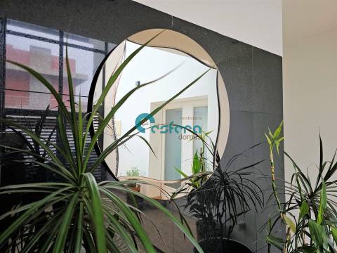 Moradia T5 com Piscina Coberta e Apartamento Independente em Aveleda, Vila do Conde