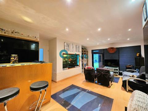 Moradia T5 com Piscina Coberta e Apartamento Independente em Aveleda, Vila do Conde