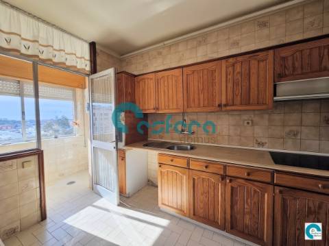 Apartamento T2+1 com Varandas e Garagem em Santa Marinha, Gaia, Porto